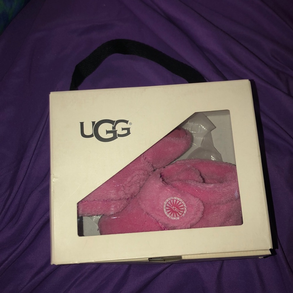 Baby uggs 2/3 which fits 6-12 months